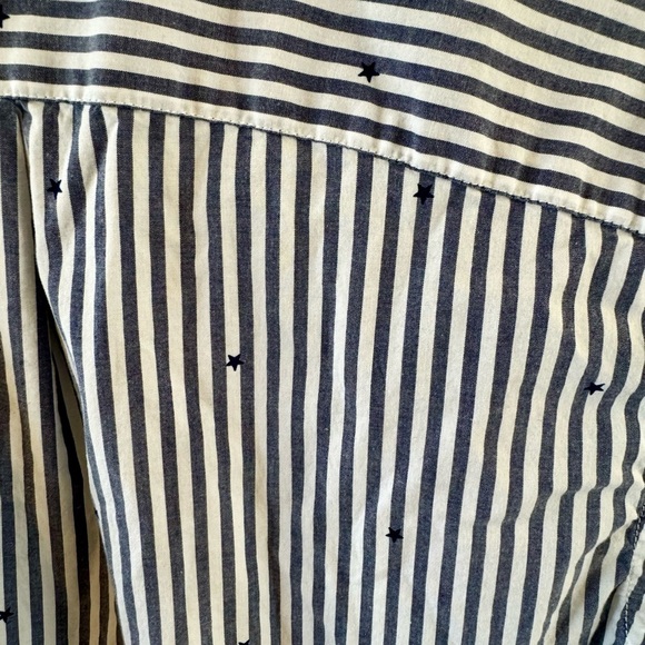 GAP Blue and White Casual Button Down Shirt - Picture 4 of 4
